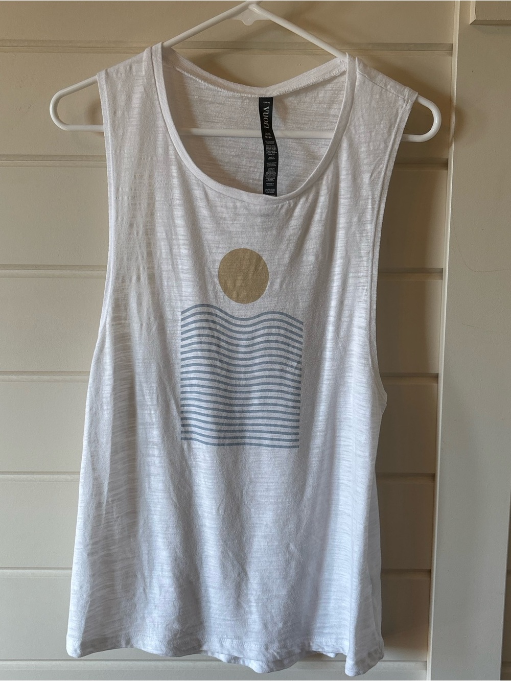 Vuori Womens L White Tank with Gold Sun and Light Blue Wave Graphic